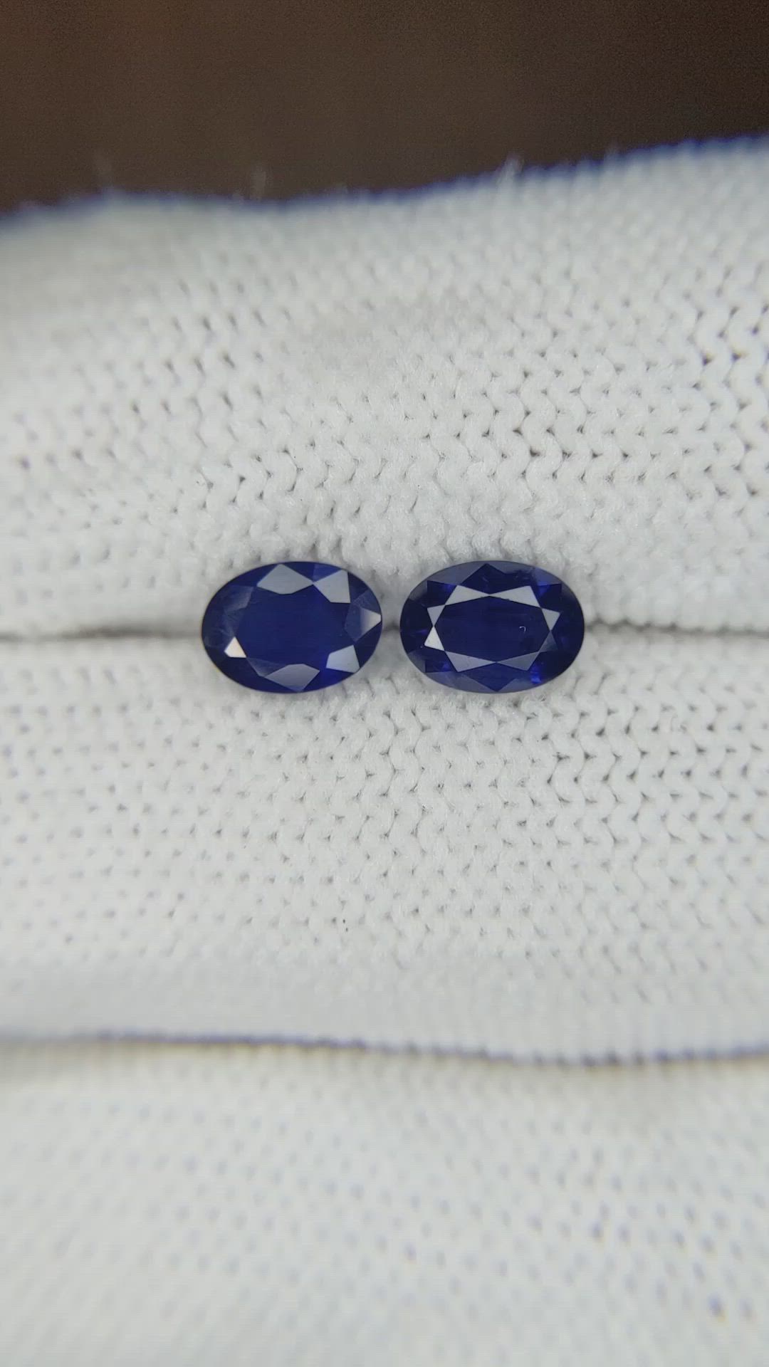 2.15&nbsp;Ct.Tw.Total Carat Weight Blue Sapphire Pair from Thailand Size Video
