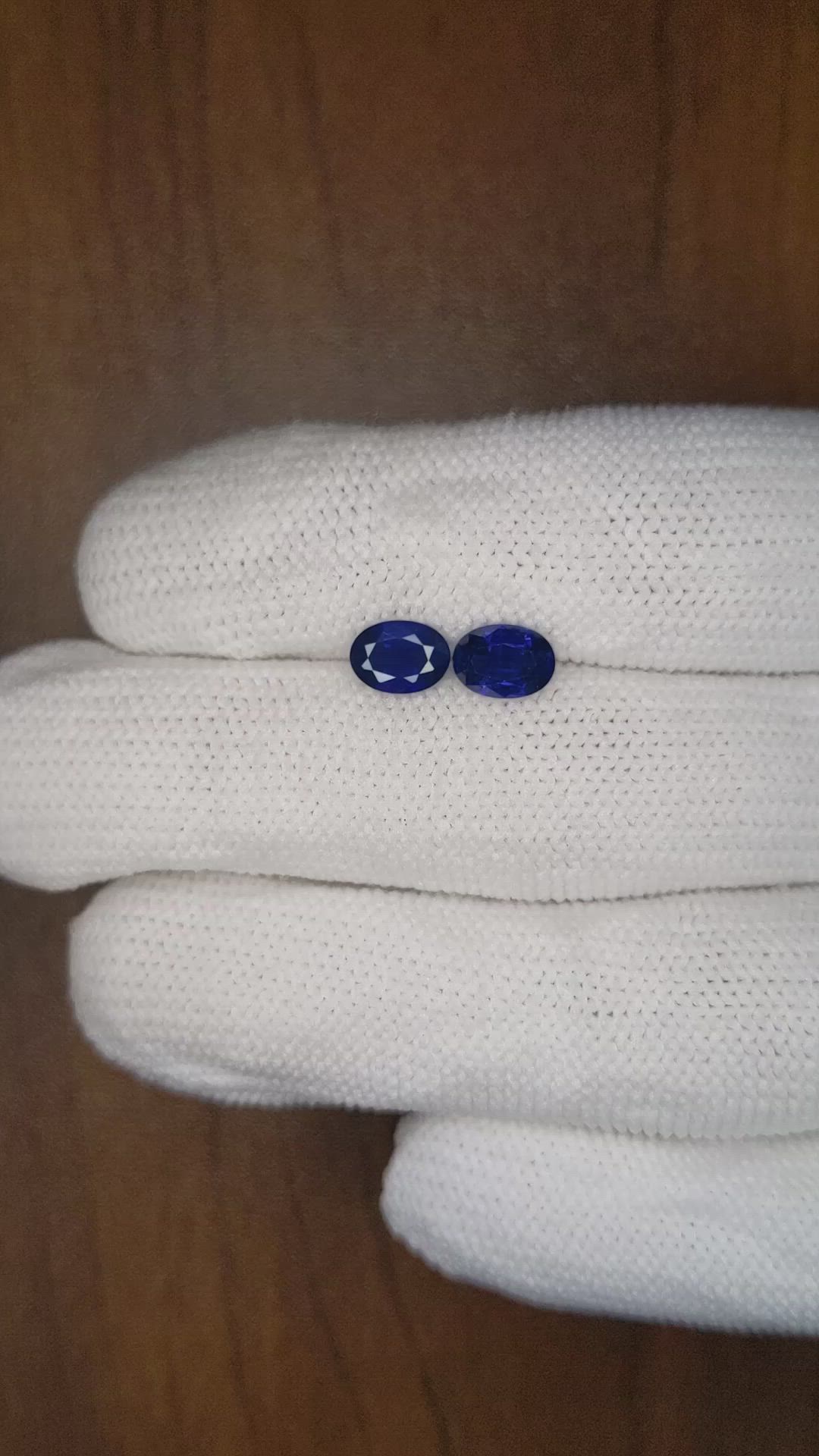2.15&nbsp;Ct.Tw.Total Carat Weight Blue Sapphire Pair from Thailand Size Video