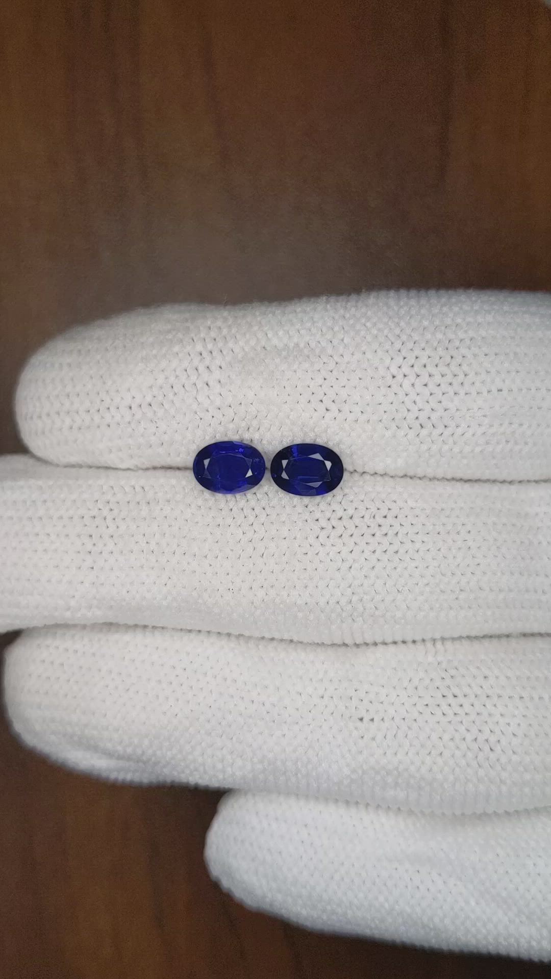 2.27&nbsp;Ct.Tw.Total Carat Weight Blue Sapphire Pair from Thailand Size Video