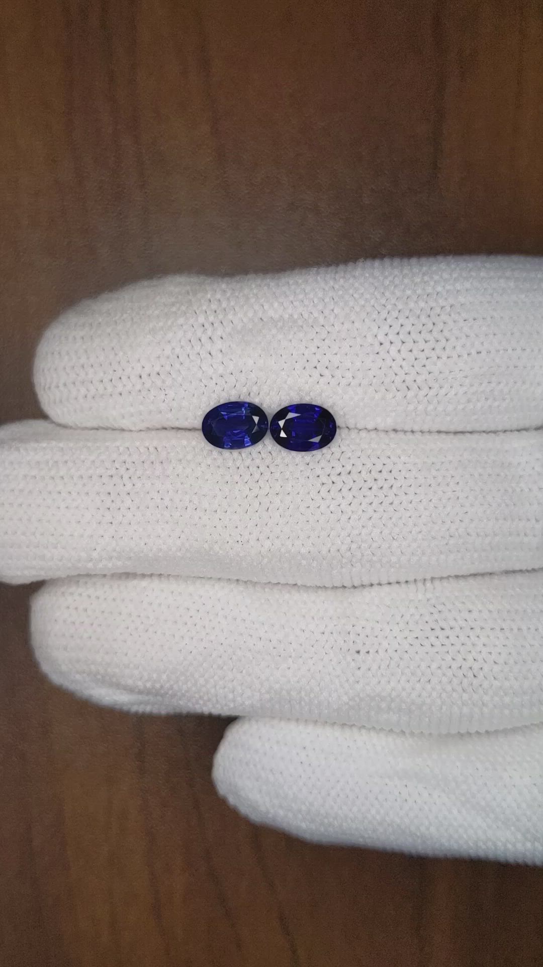 2.09&nbsp;Ct.Tw.Total Carat Weight Blue Sapphire Pair from Thailand Size Video