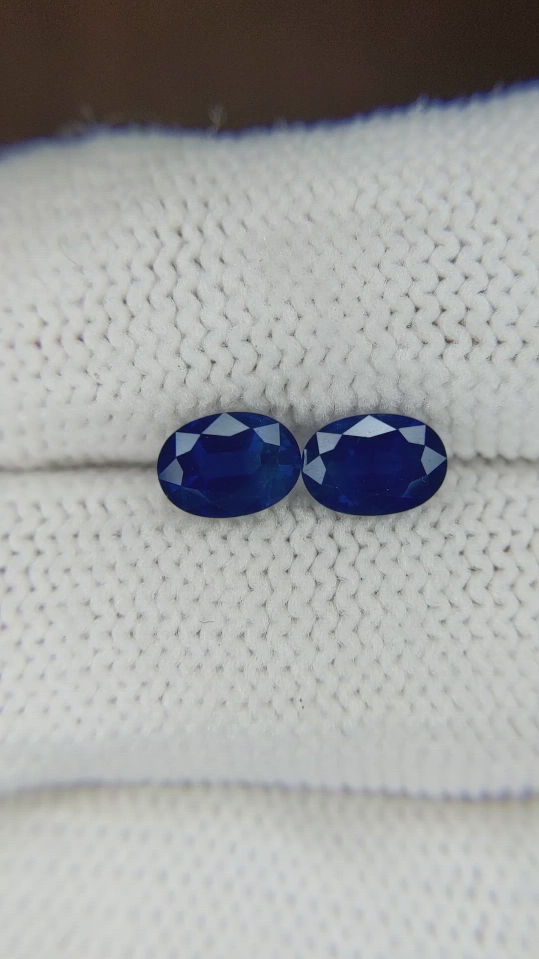 2.07&nbsp;Ct.Tw.Total Carat Weight Blue Sapphire Pair from Thailand Size Video