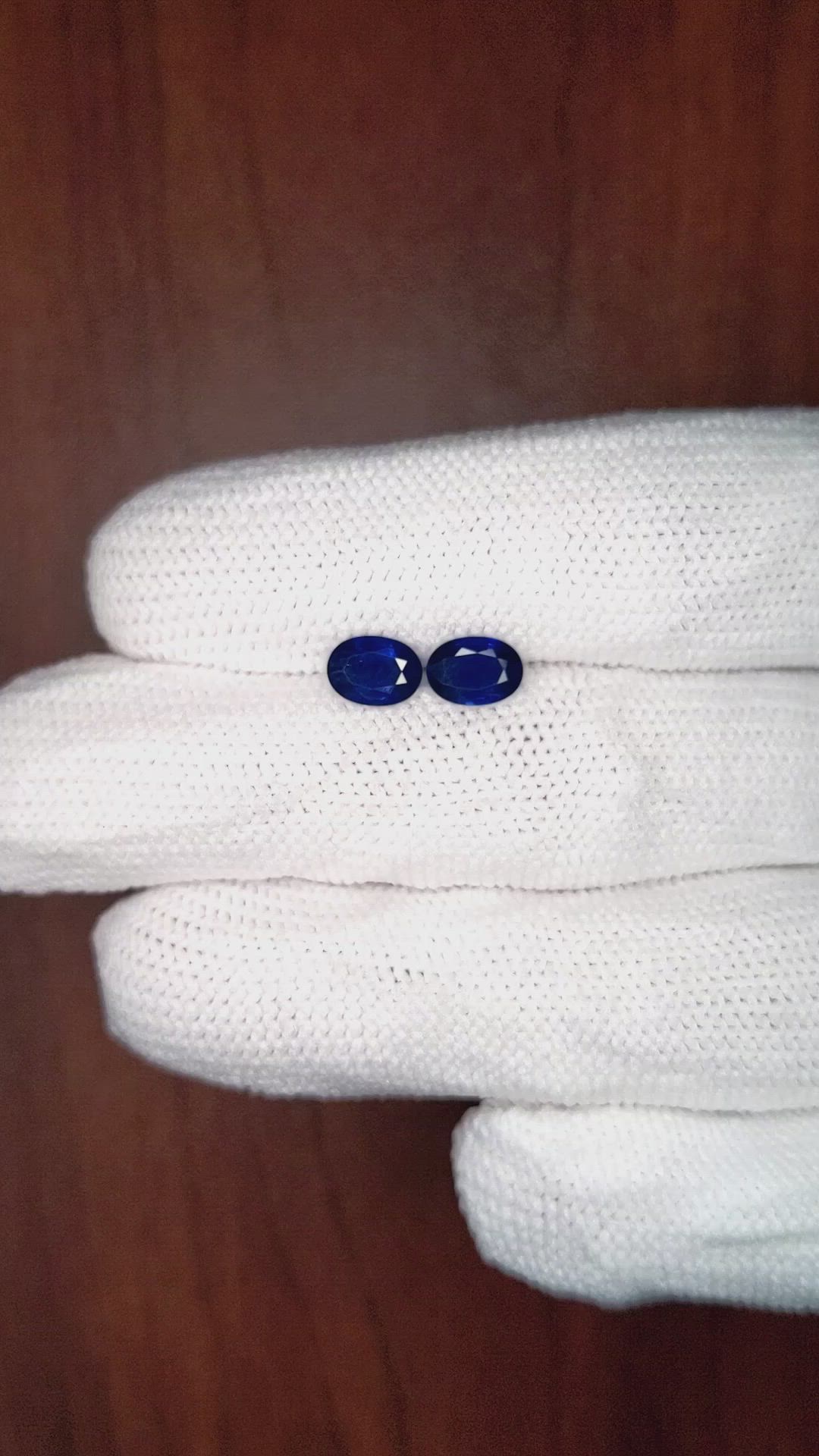 1.72&nbsp;Ct.Tw.Total Carat Weight Blue Sapphire Pair from Thailand Size Video