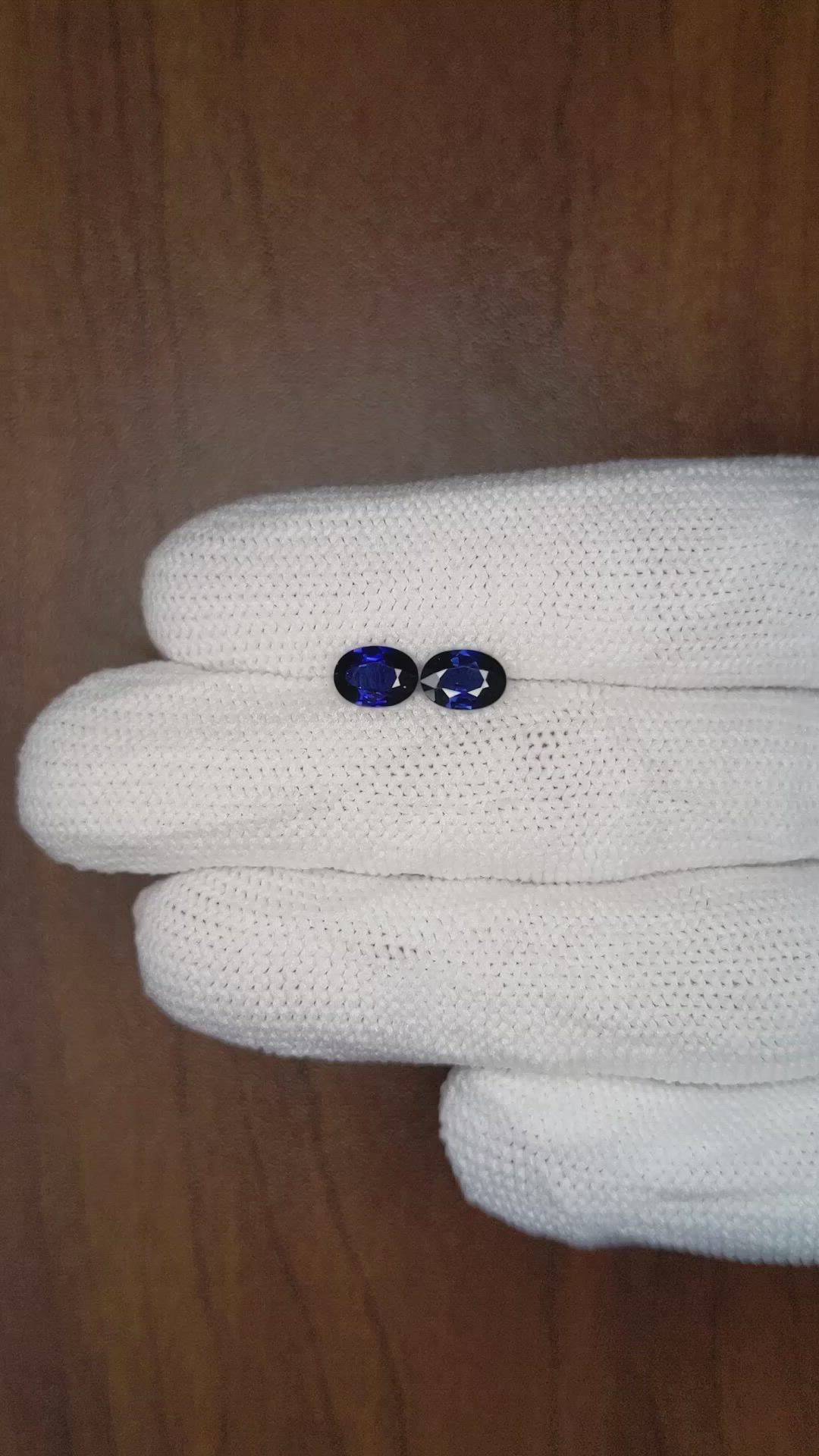1.79&nbsp;Ct.Tw.Total Carat Weight Blue Sapphire Pair from Thailand Size Video