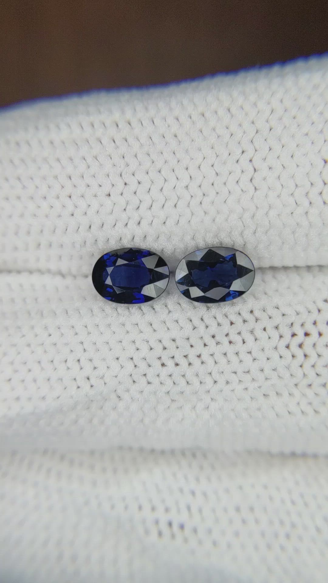 1.79&nbsp;Ct.Tw.Total Carat Weight Blue Sapphire Pair from Thailand Size Video