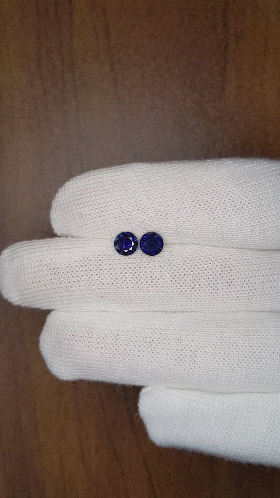 1.41&nbsp;Ct.Tw.Total Carat Weight Blue Sapphire Pair from Thailand Size Video