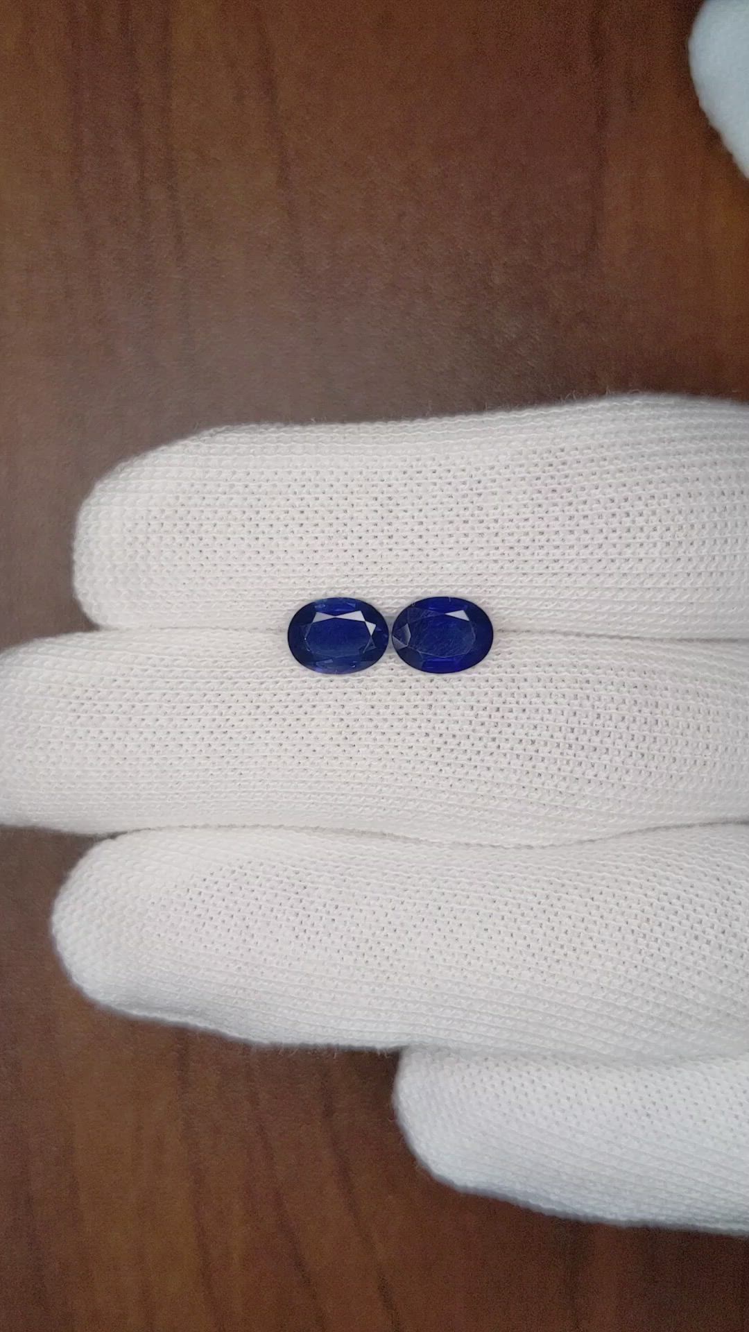 2.57 Ct.Tw.Total Carat Weight Sapphire Pair from Thailand Size Video