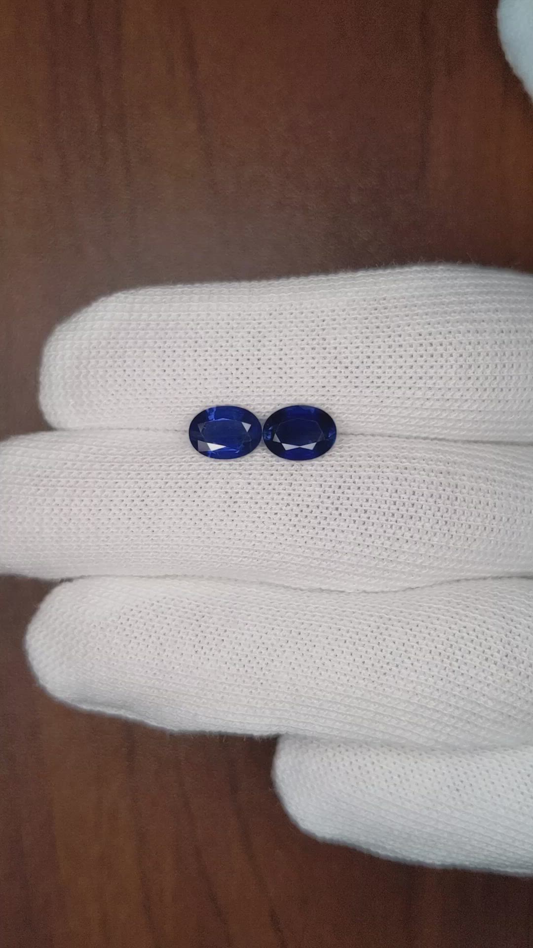 3.06&nbsp;Ct.Tw.Total Carat Weight Blue Sapphire Pair from Thailand Size Video