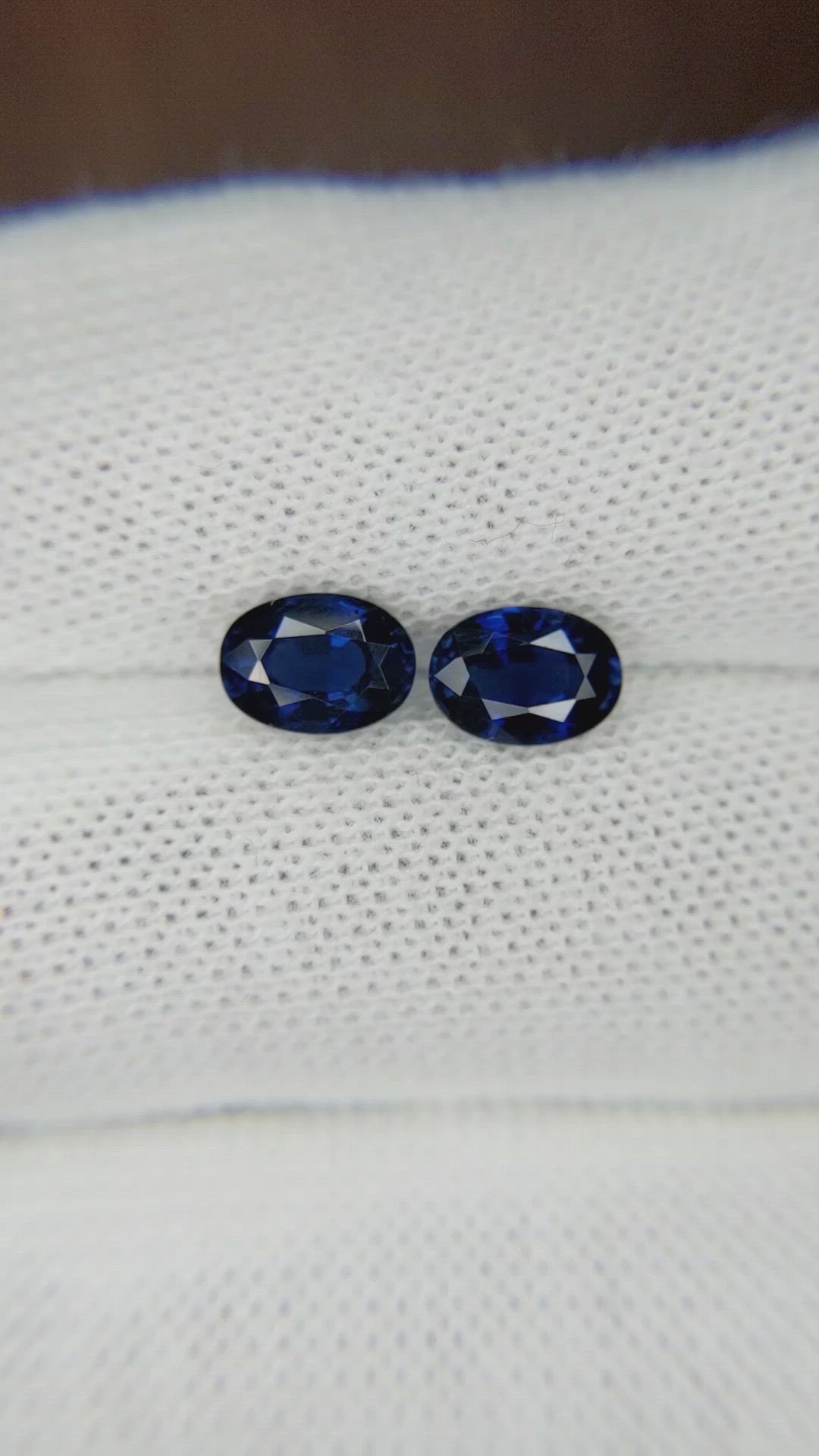 2.39&nbsp;Ct.Tw.Total Carat Weight Blue Sapphire Pair from Thailand Size Video