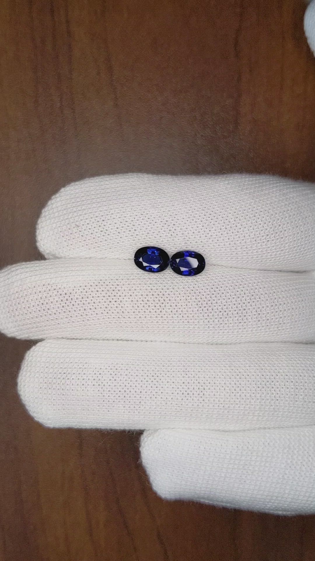 2.39&nbsp;Ct.Tw.Total Carat Weight Blue Sapphire Pair from Thailand Size Video