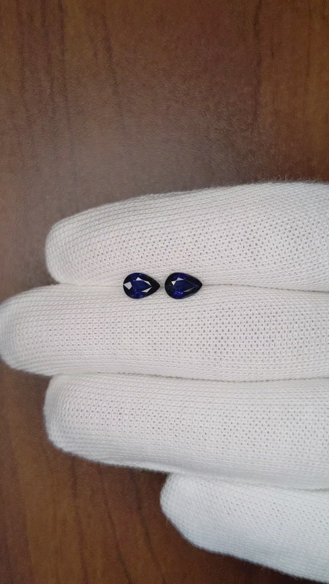 1.45&nbsp;Ct.Tw.Total Carat Weight Blue Sapphire Pair from Thailand Size Video