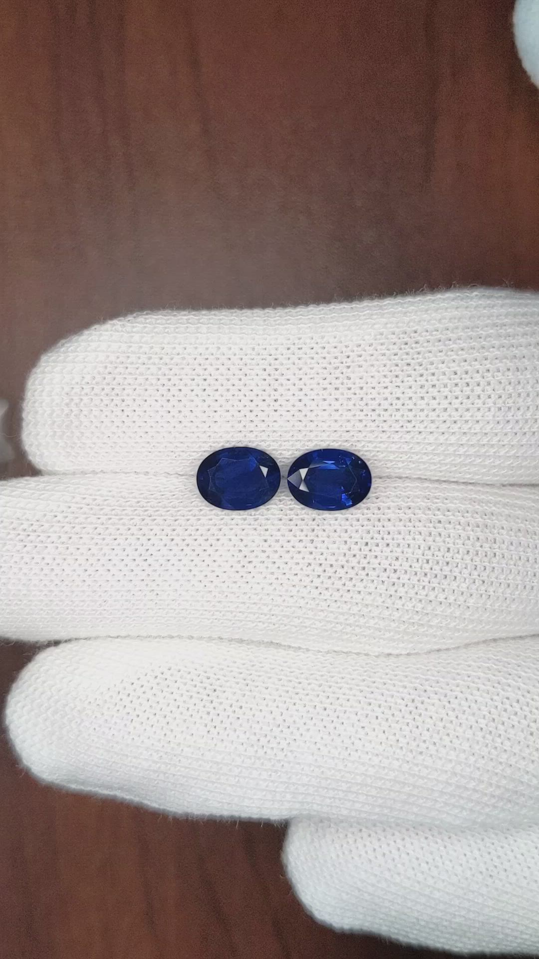 3.27 Ct.Tw.Total Carat Weight Blue Sapphire Pair from Thailand Size Video