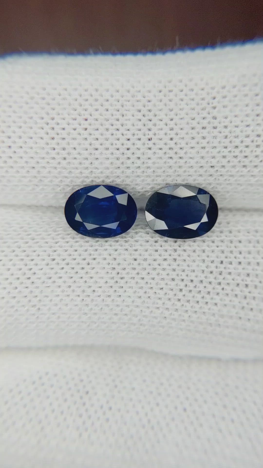 2.86&nbsp;Ct.Tw.Total Carat Weight Blue Sapphire Pair from Thailand Size Video