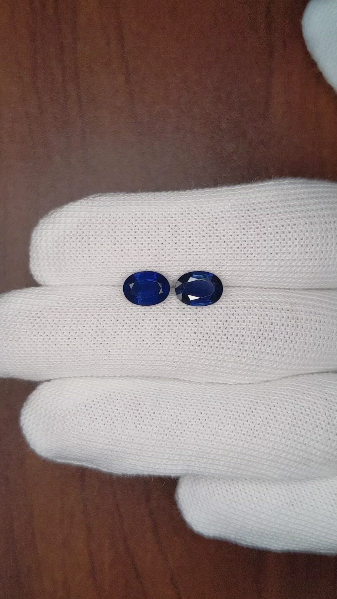 2.86&nbsp;Ct.Tw.Total Carat Weight Blue Sapphire Pair from Thailand Size Video