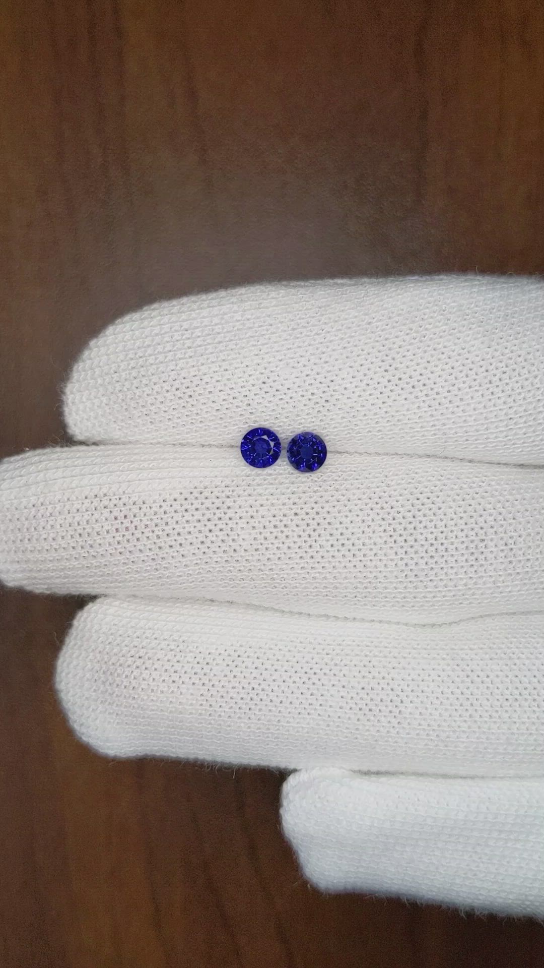 0.84&nbsp;Ct.Tw.Total Carat Weight Blue Sapphire Pair from Thailand Size Video