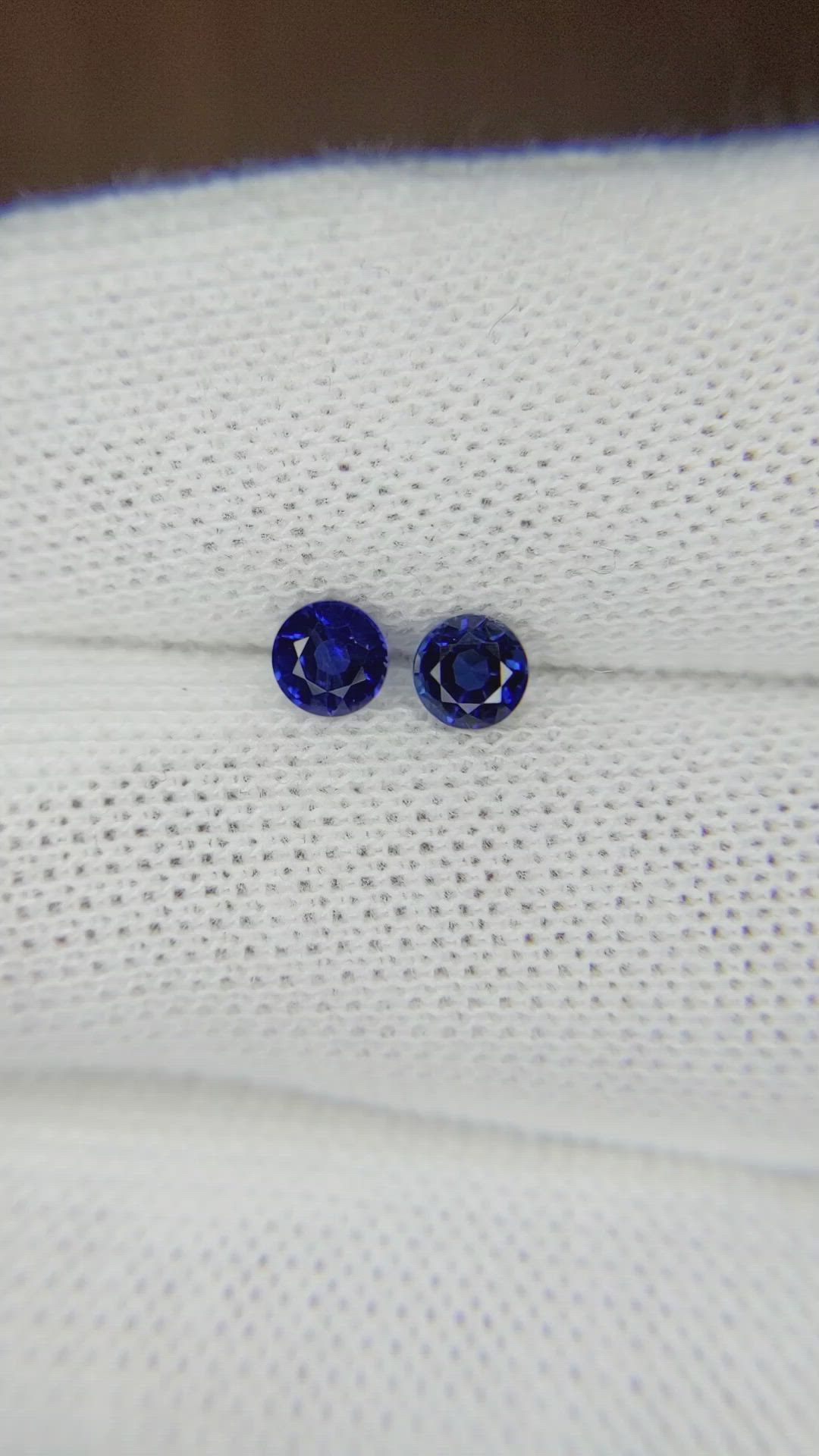 0.84&nbsp;Ct.Tw.Total Carat Weight Blue Sapphire Pair from Thailand Size Video