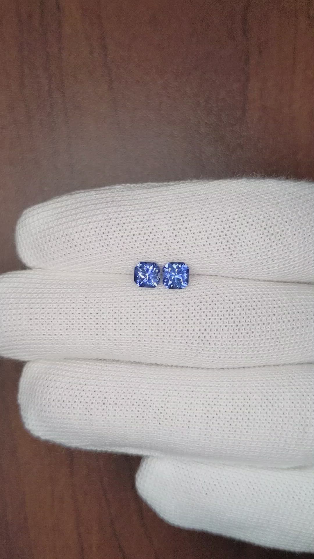 1.24&nbsp;Ct.Tw.Total Carat Weight Blue Sapphire Pair from Ceylon (Sri Lanka) Size Video