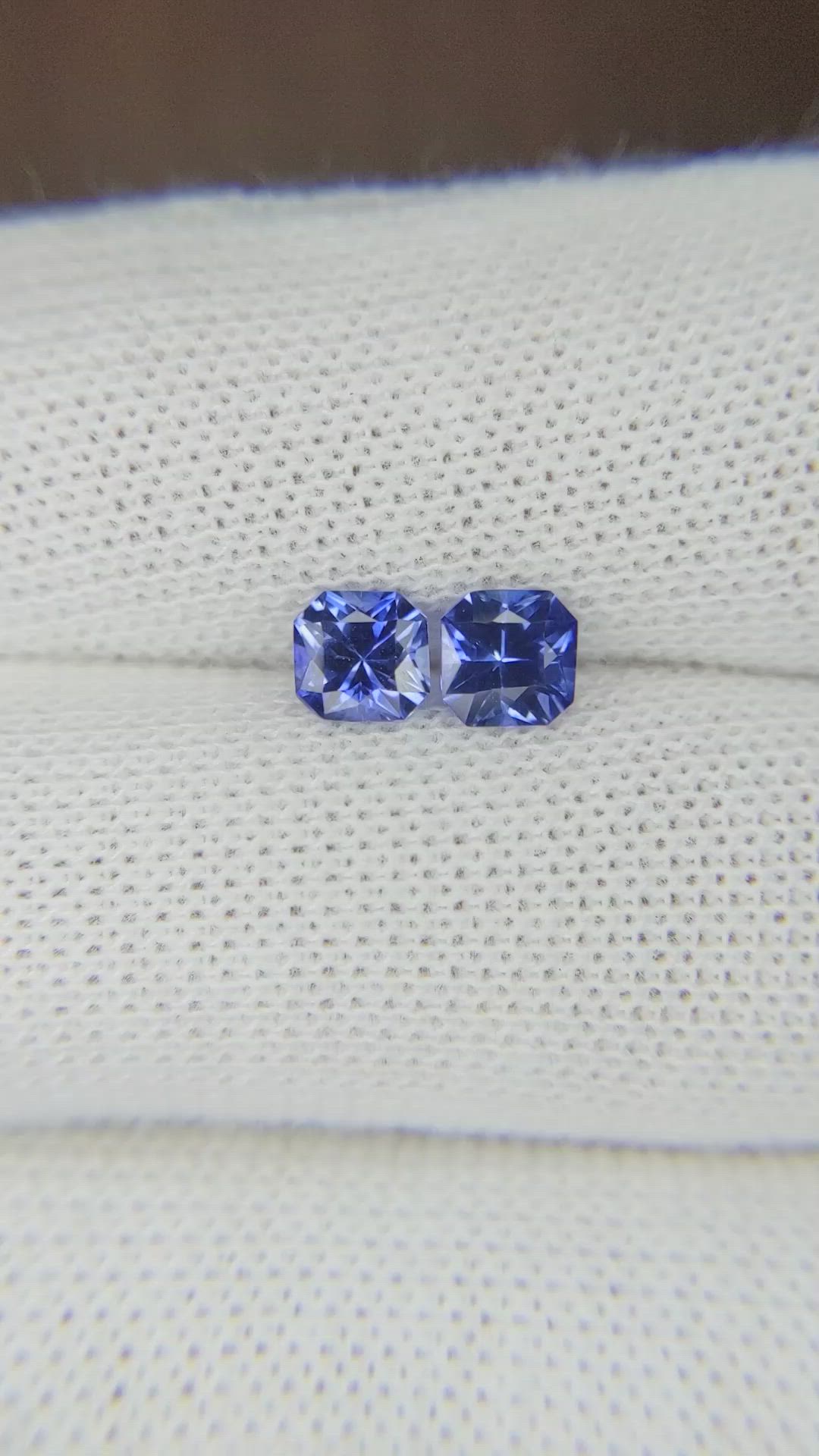 1.24&nbsp;Ct.Tw.Total Carat Weight Blue Sapphire Pair from Ceylon (Sri Lanka) Size Video