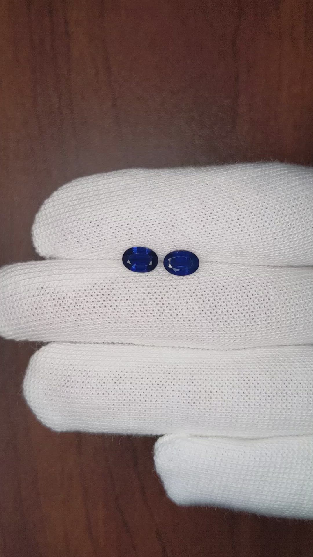 1.61&nbsp;Ct.Tw.Total Carat Weight Blue Sapphire Pair from Thailand Size Video