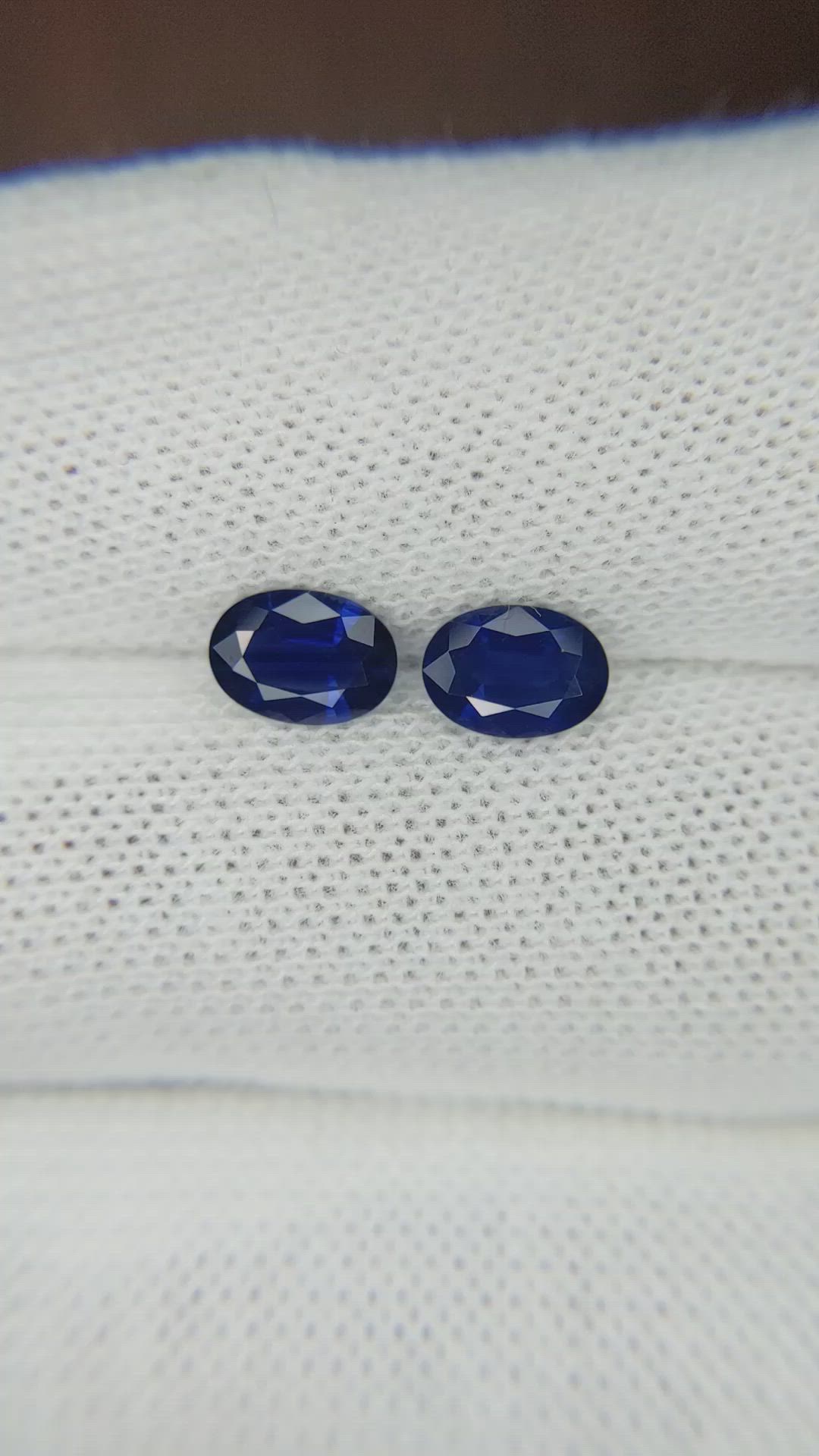 1.61&nbsp;Ct.Tw.Total Carat Weight Blue Sapphire Pair from Thailand Size Video