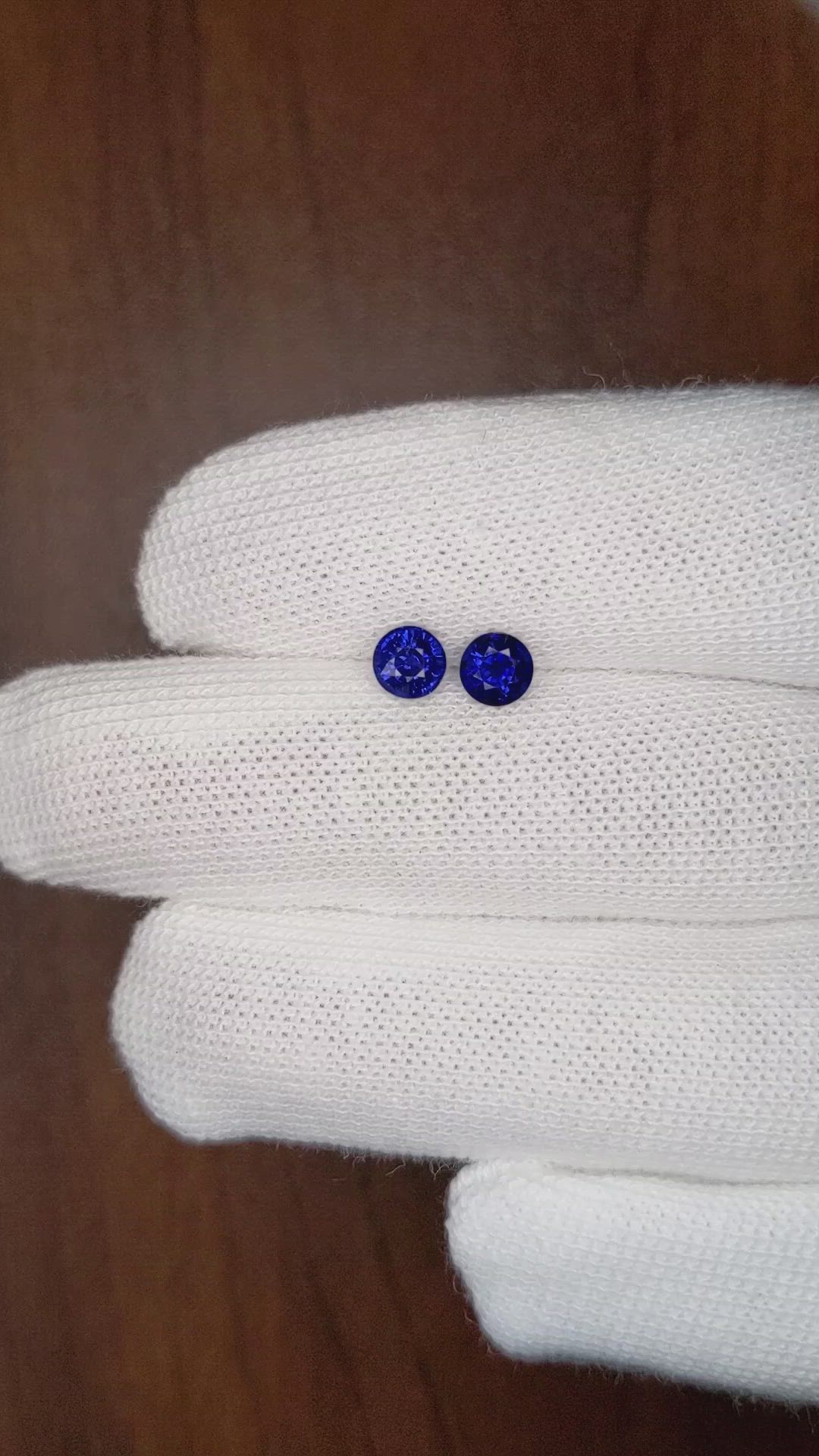 1.27&nbsp;Ct.Tw.Total Carat Weight Blue Sapphire Pair from Thailand Size Video