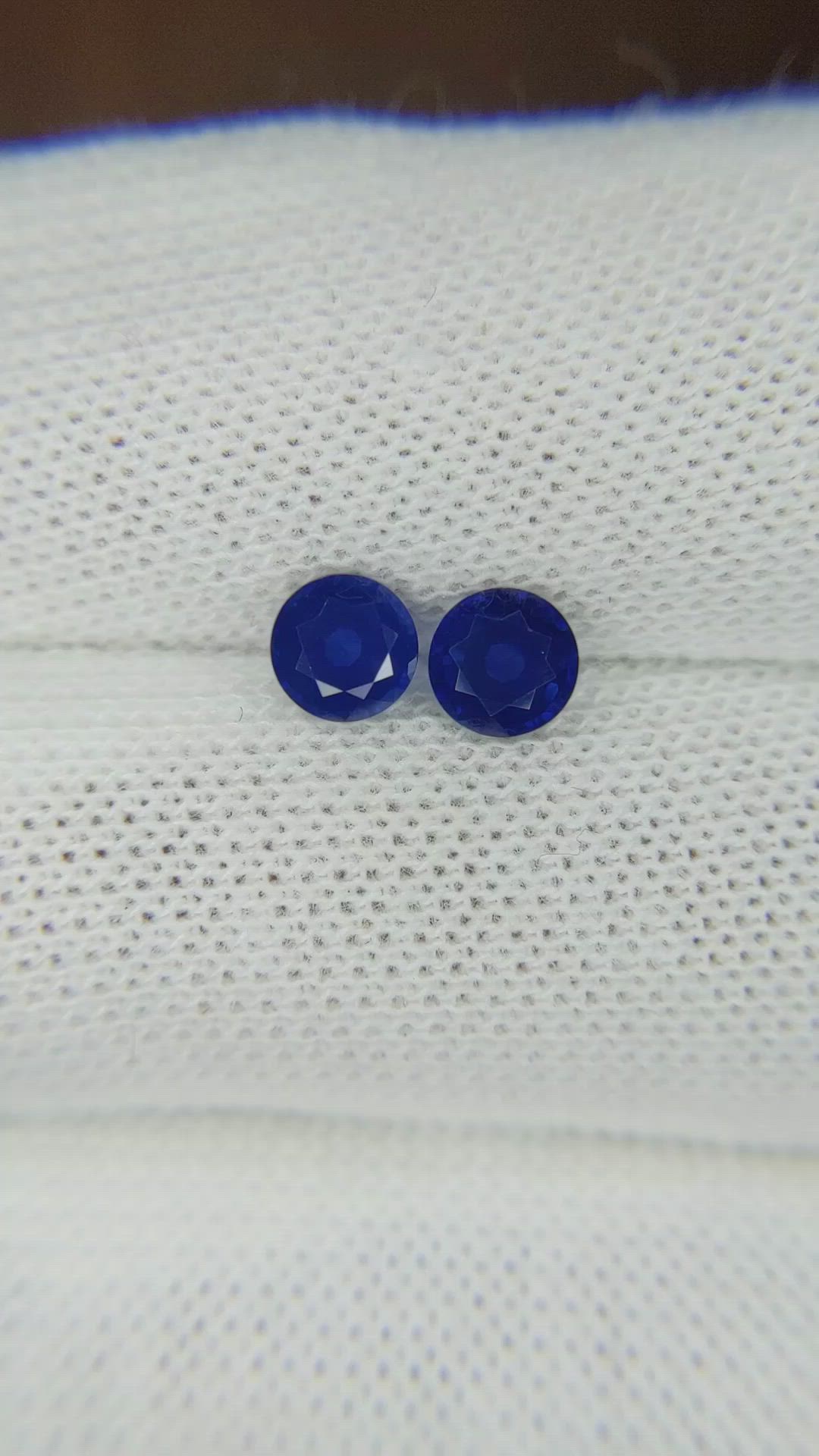 1.29&nbsp;Ct.Tw.Total Carat Weight Blue Sapphire Pair from Thailand Size Video