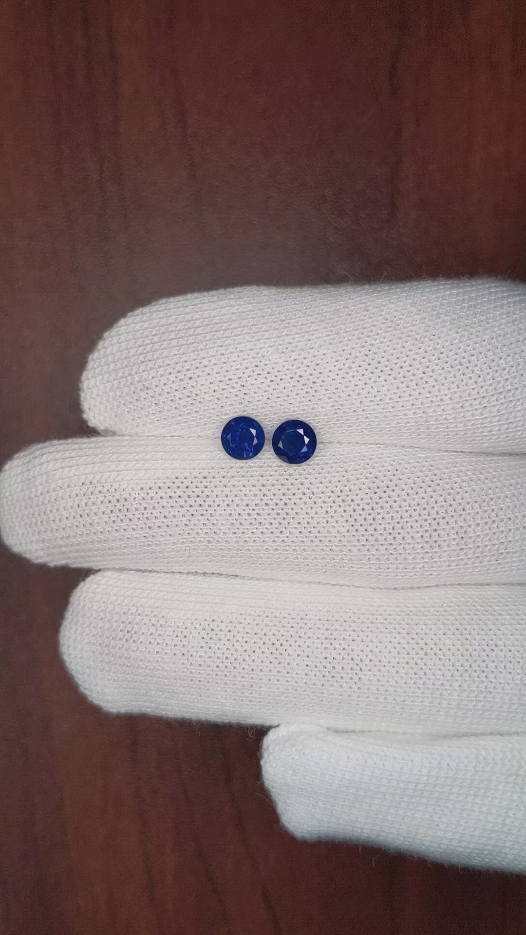 1.29&nbsp;Ct.Tw.Total Carat Weight Blue Sapphire Pair from Thailand Size Video