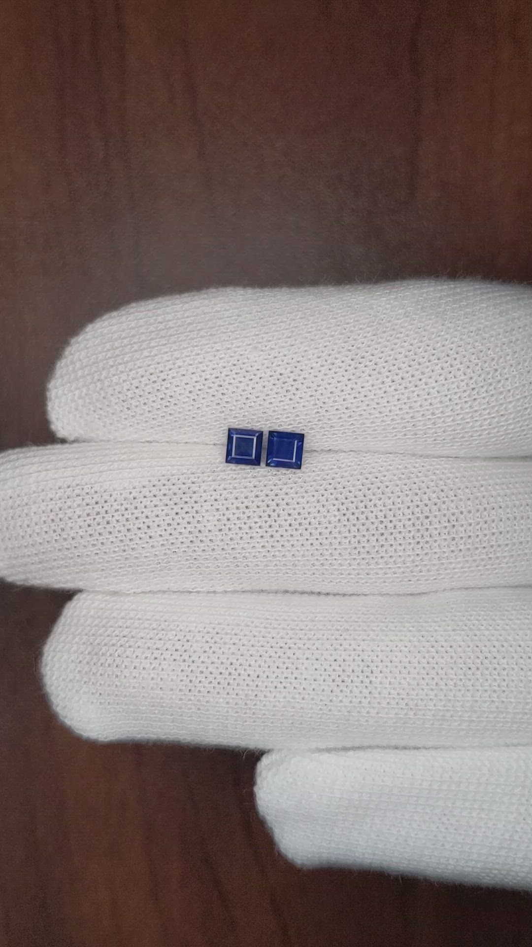 0.88&nbsp;Ct.Tw.Total Carat Weight Blue Sapphire Pair from Thailand Size Video