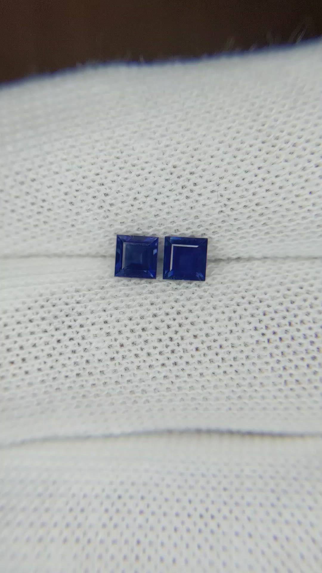 0.88&nbsp;Ct.Tw.Total Carat Weight Blue Sapphire Pair from Thailand Size Video