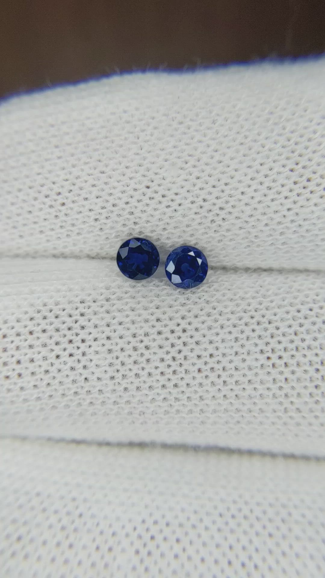 0.66&nbsp;Ct.Tw.Total Carat Weight Blue Sapphire Pair from Thailand Size Video
