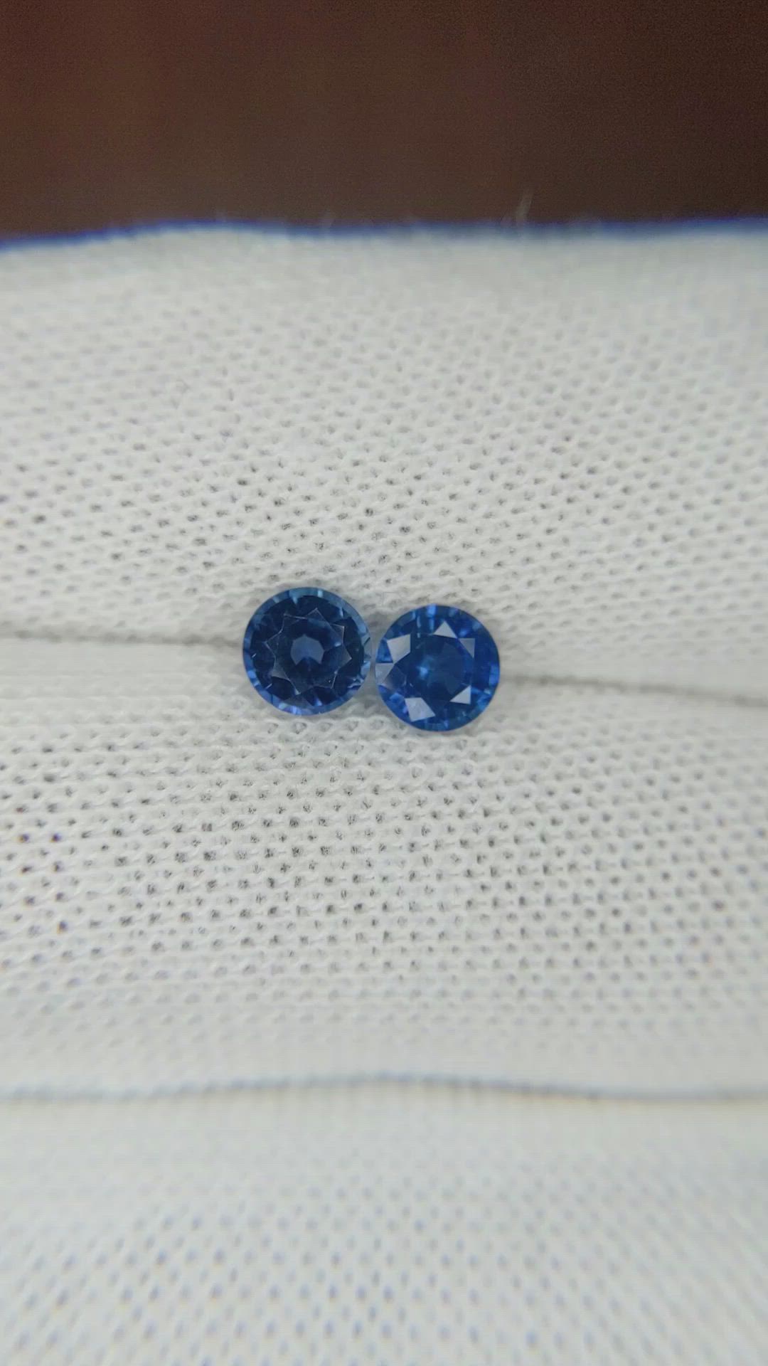 1.32&nbsp;Ct.Tw.Total Carat Weight Blue Sapphire Pair from Thailand Size Video