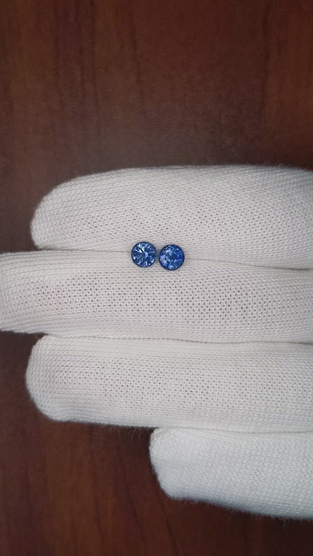 1.32&nbsp;Ct.Tw.Total Carat Weight Blue Sapphire Pair from Thailand Size Video