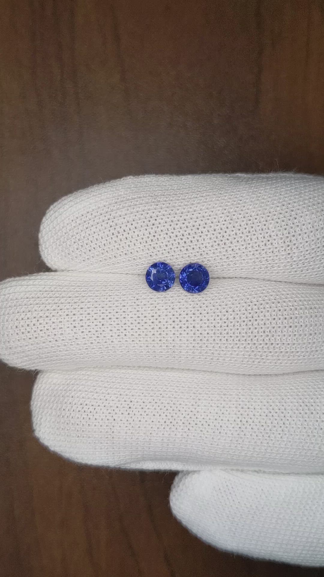 1.38&nbsp;Ct.Tw.Total Carat Weight Blue Sapphire Pair from Thailand Size Video