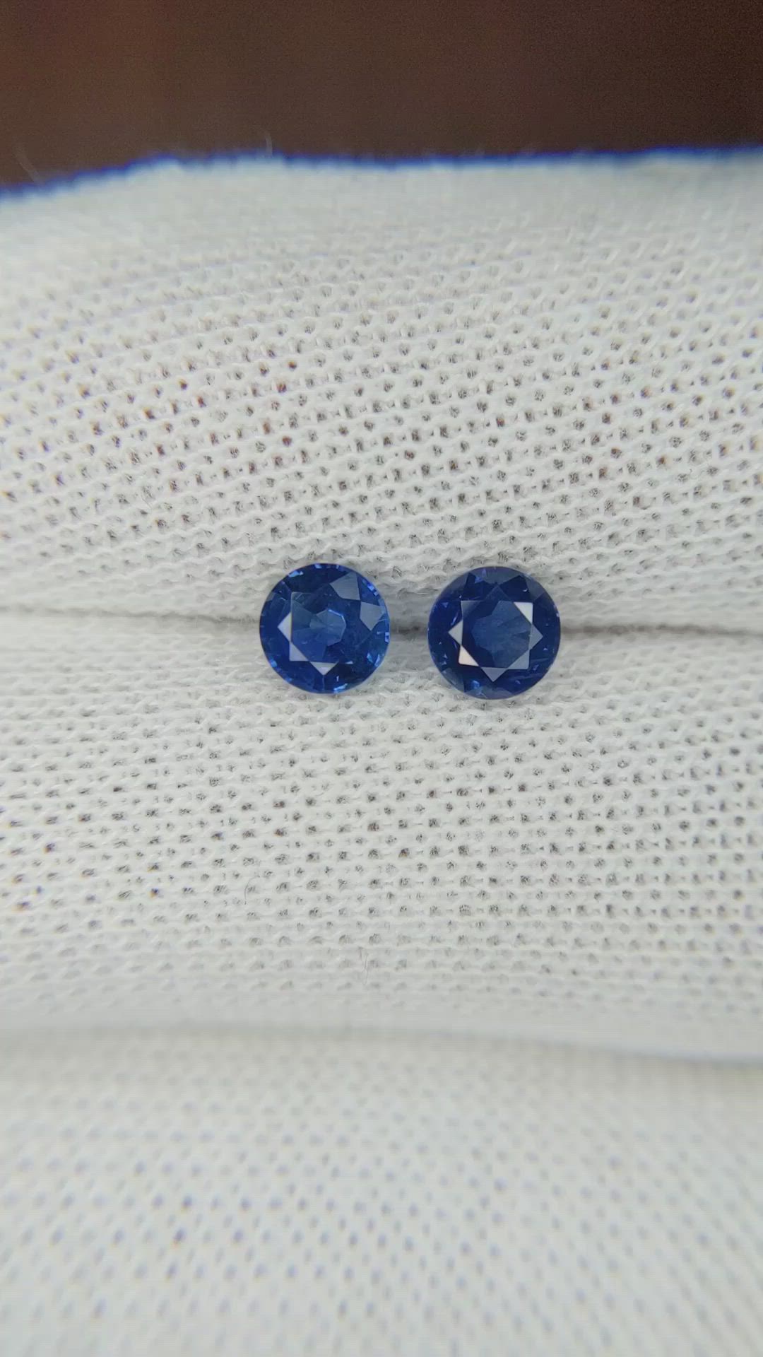 1.38&nbsp;Ct.Tw.Total Carat Weight Blue Sapphire Pair from Thailand Size Video