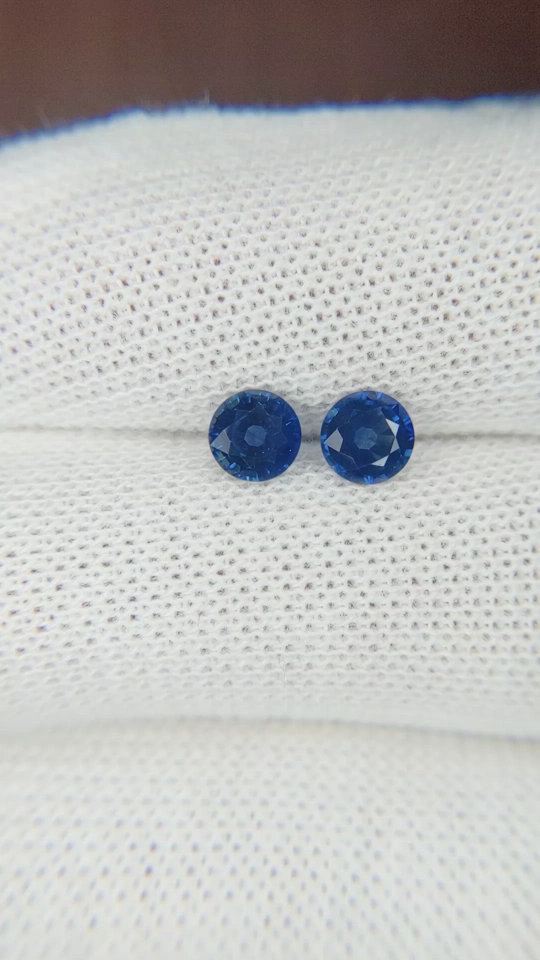 1.24&nbsp;Ct.Tw.Total Carat Weight Blue Sapphire Pair from Thailand Size Video