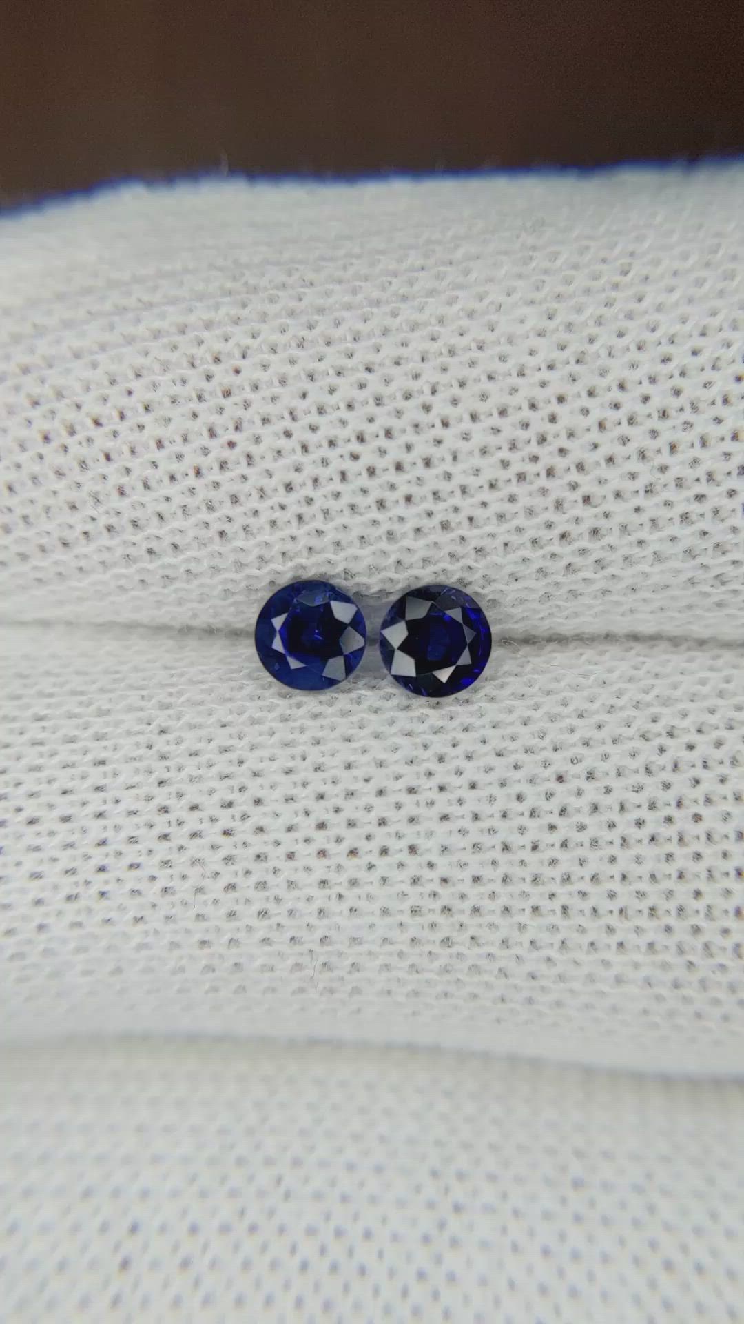 0.85&nbsp;Ct.Tw.Total Carat Weight Blue Sapphire Pair from Thailand Size Video