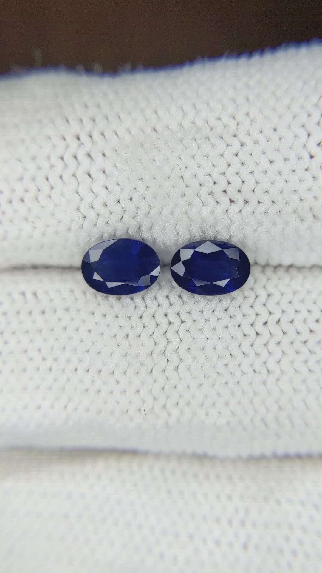1.60 Ct.Tw.Total Carat Weight Blue Sapphire Pair from Thailand Size Video