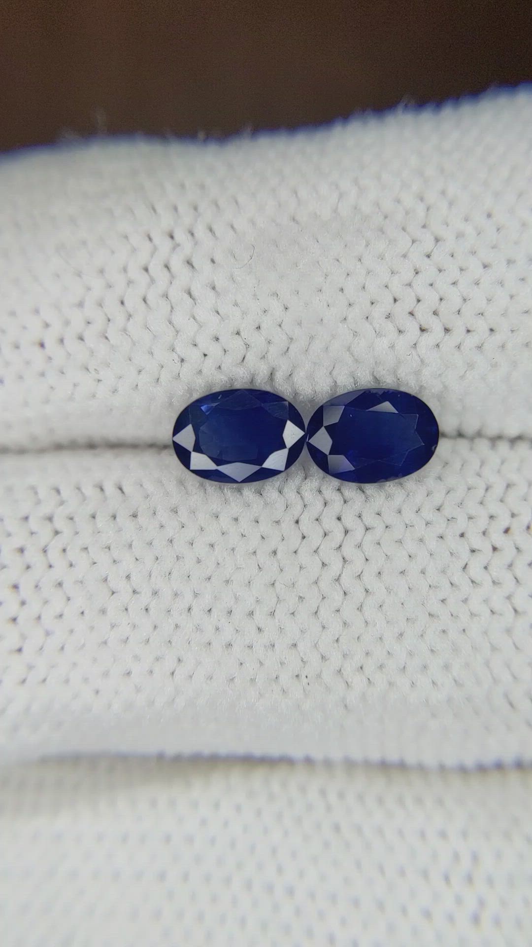 1.81&nbsp;Ct.Tw.Total Carat Weight Blue Sapphire Pair from Thailand Size Video