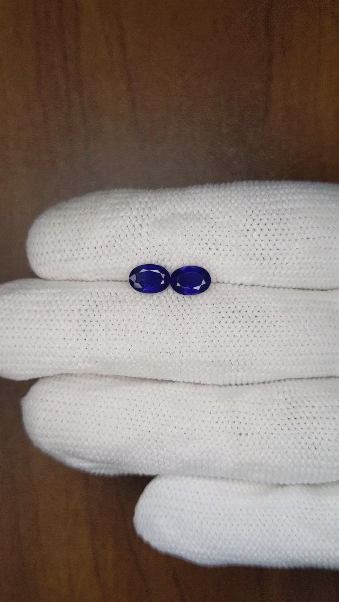 1.81&nbsp;Ct.Tw.Total Carat Weight Blue Sapphire Pair from Thailand Size Video
