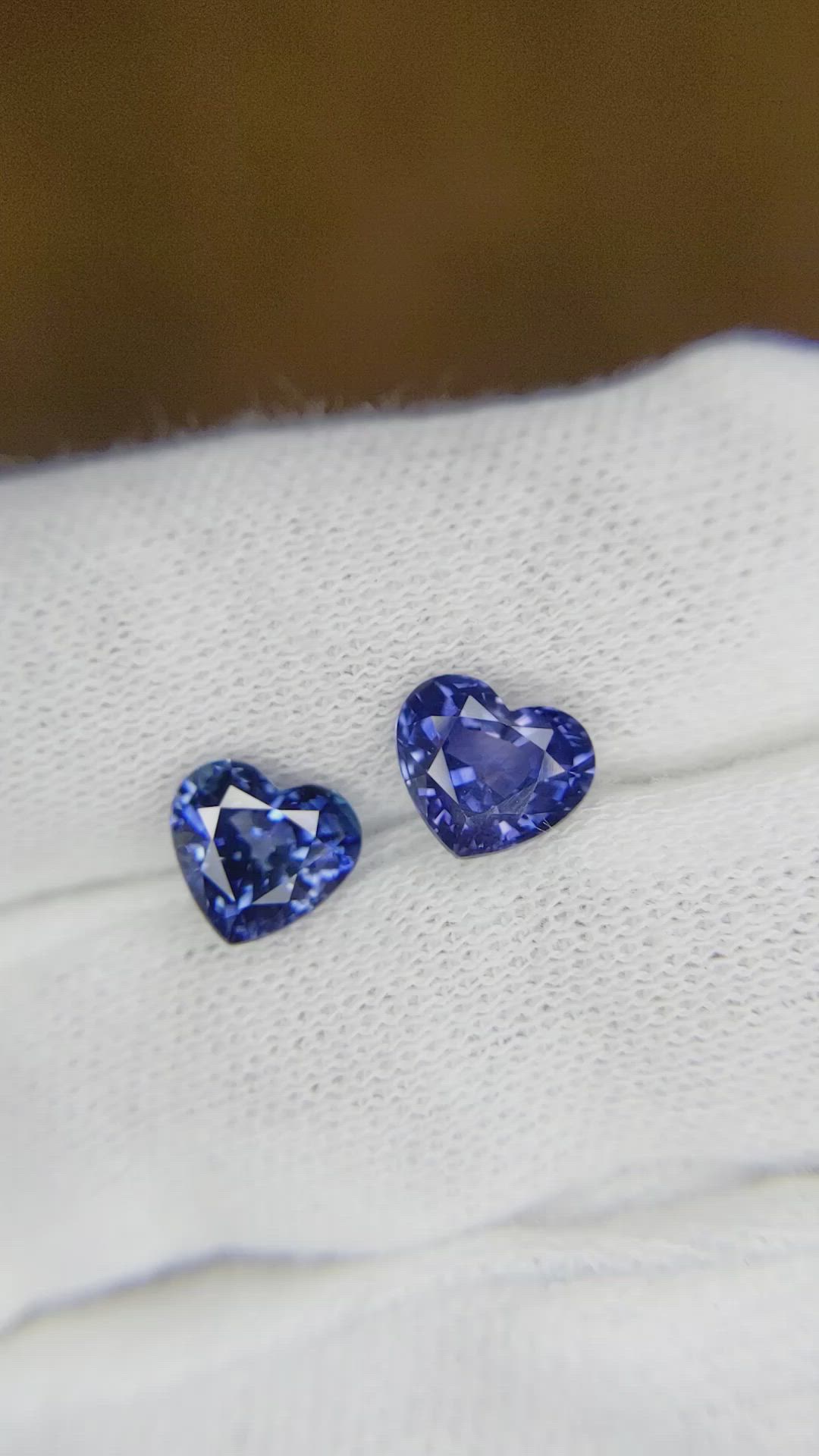 3.27&nbsp;Ct.Tw.Total Carat Weight Blue Sapphire Pair from Ceylon (Sri Lanka) Size Video
