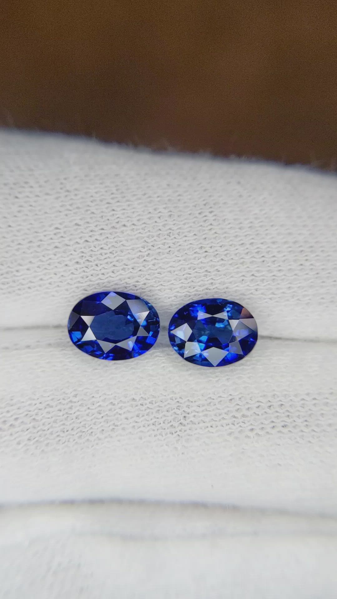3.75&nbsp;Ct.Tw.Total Carat Weight Blue Sapphire Pair from Ceylon (Sri Lanka) Size Video