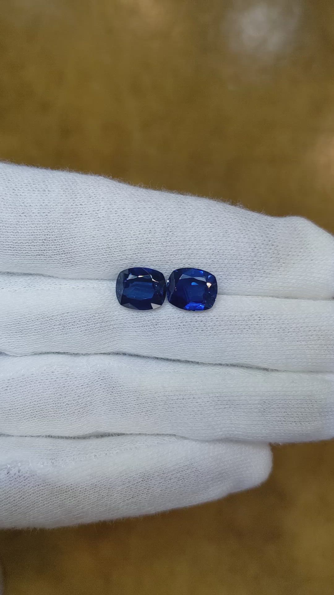 5.71&nbsp;Ct.Tw.Total Carat Weight Blue Sapphire Pair from Ceylon (Sri Lanka) Size Video