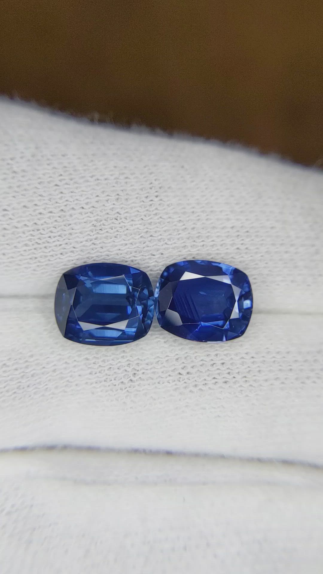 5.71&nbsp;Ct.Tw.Total Carat Weight Blue Sapphire Pair from Ceylon (Sri Lanka) Size Video