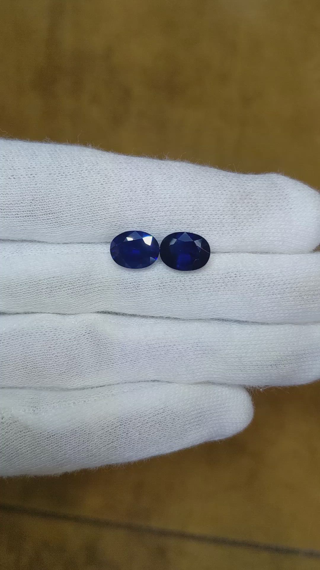 5.07&nbsp;Ct.Tw.Total Carat Weight Blue Sapphire Pair from Ceylon (Sri Lanka) Size Video