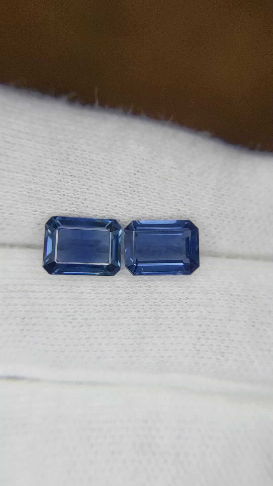 3.59&nbsp;Ct.Tw.Total Carat Weight Blue Sapphire Pair from Ceylon (Sri Lanka) Size Video