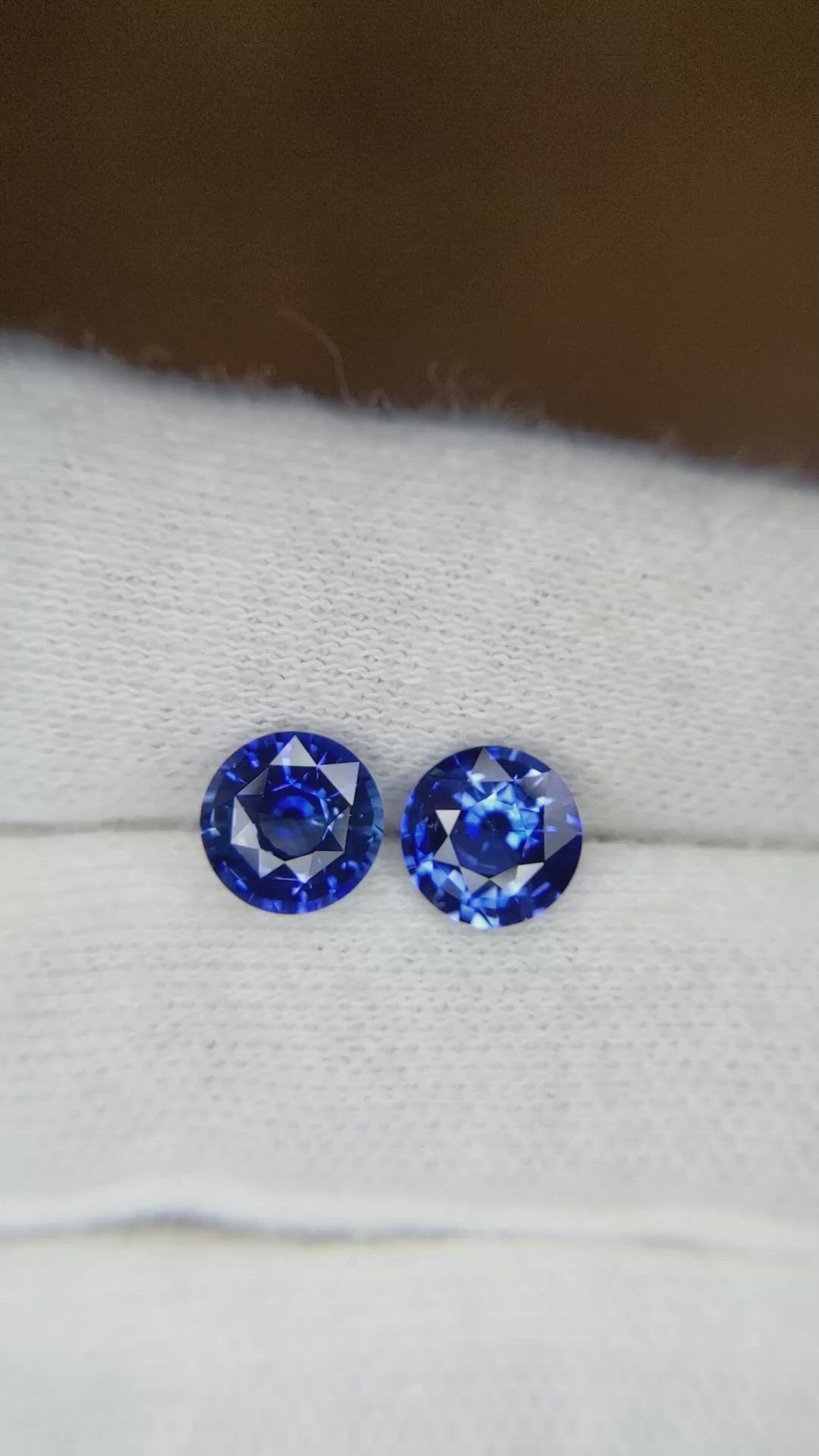 2.43&nbsp;Ct.Tw.Total Carat Weight Blue Sapphire Pair from Ceylon (Sri Lanka) Size Video
