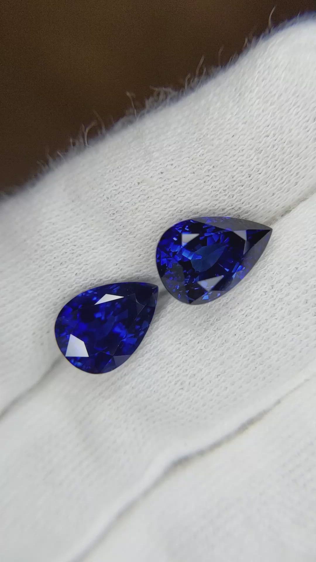 7.97&nbsp;Ct.Tw.Total Carat Weight Blue Sapphire Pair from Ceylon (Sri Lanka) Size Video