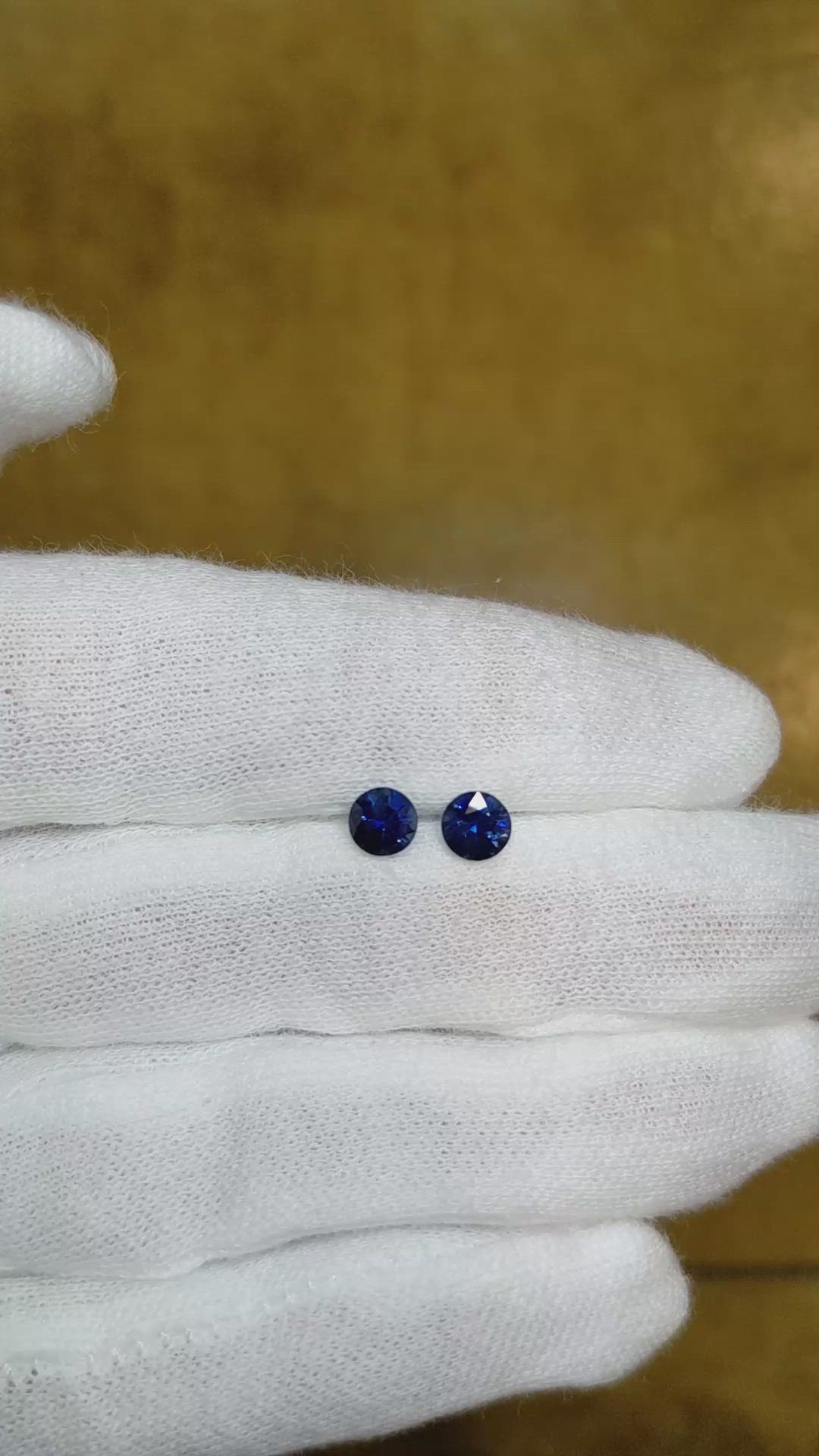 1.27&nbsp;Ct.Tw.Total Carat Weight Blue Sapphire Pair from Ceylon (Sri Lanka) Size Video