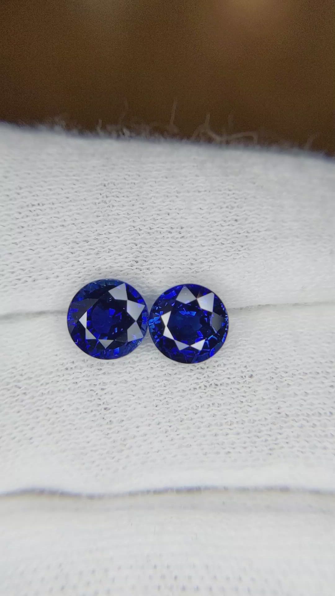 3.56&nbsp;Ct.Tw.Total Carat Weight Blue Sapphire Pair from Ceylon (Sri Lanka) Size Video