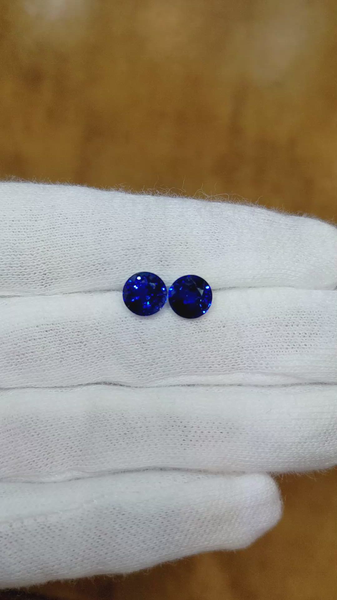 3.56&nbsp;Ct.Tw.Total Carat Weight Blue Sapphire Pair from Ceylon (Sri Lanka) Size Video