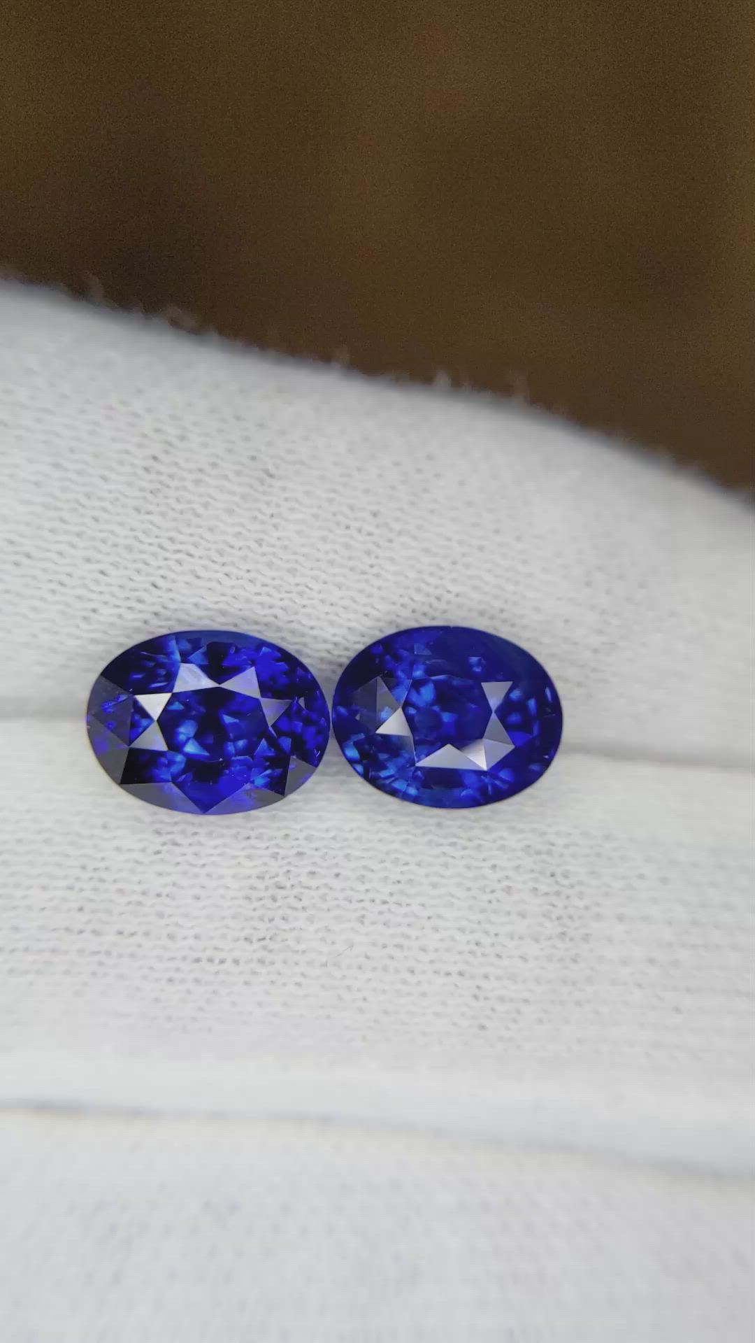 6.50&nbsp;Ct.Tw.Total Carat Weight Blue Sapphire Pair from Ceylon (Sri Lanka) Size Video